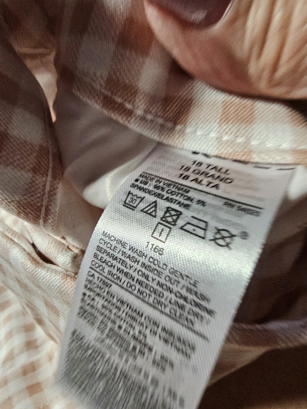 Old Navy Pink Gingham Women’s Pixie Pant - Picture 5 of 9